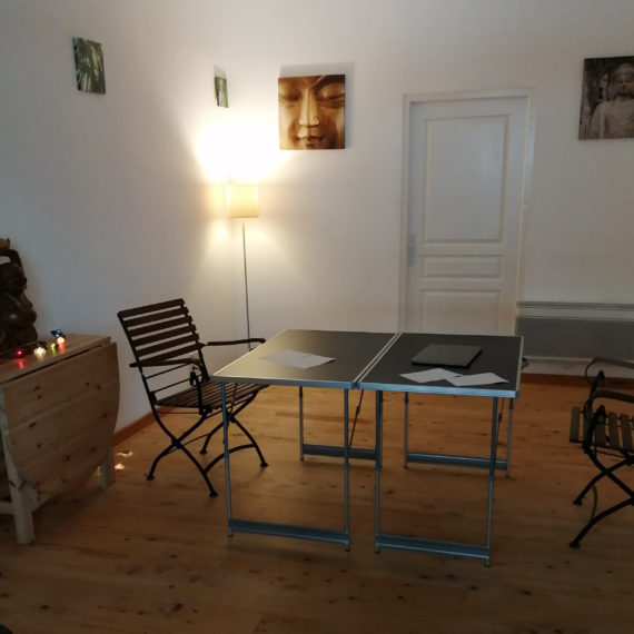 Espace Laouen, possibilité de rajouter 4 tables, (2 sur la photo)